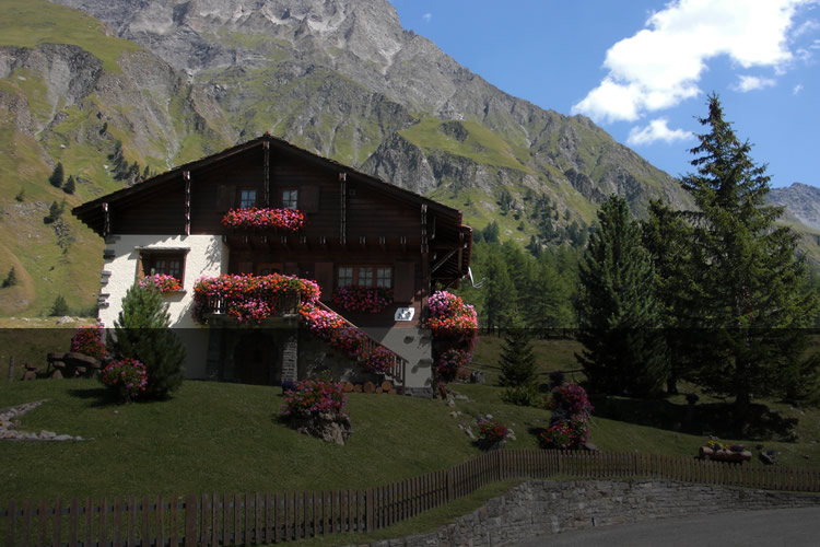 Swiss Lakes & Mountains - First slide